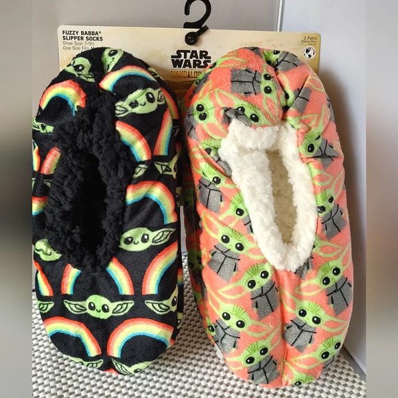 COPY - Womens Shoe size 7-9.5 Fuzzy Babba Slipper Socks 2 Pairs Star Wars Manda… - Picture 1 of 5